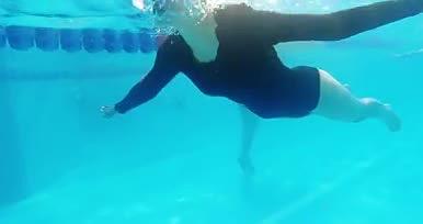 女性游泳健身素材视频的预览图